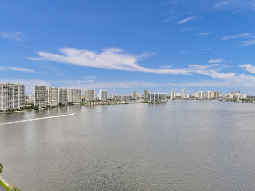 Breathtaking Wide Bay Water view and Panoramic of Ocean and - Beach Condo for sale in Sunny Isles Beach, Florida on Beachhouse.com