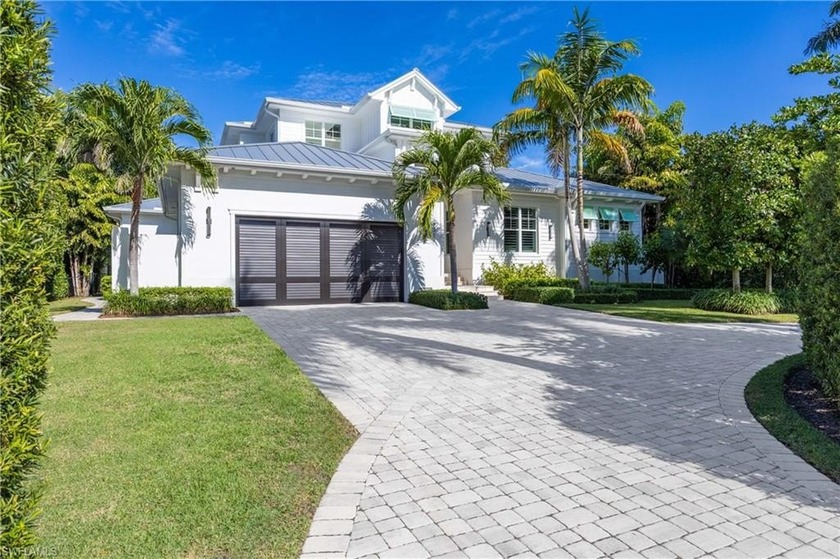 THIS TURNKEY FURINSHED HOME BOASTS the LARGEST MOORINGS LOT ON - Beach Home for sale in Naples, Florida on Beachhouse.com