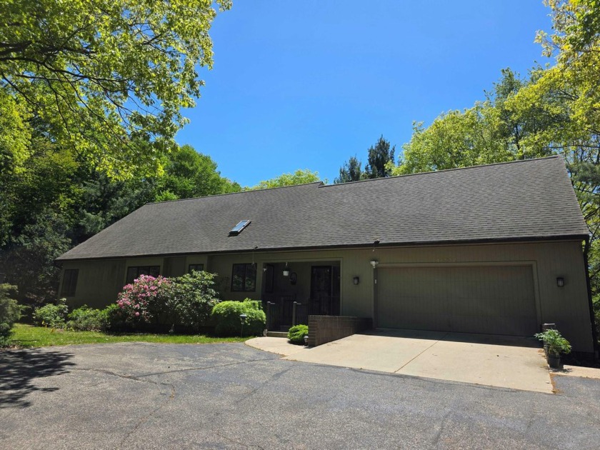 TIMELESS CONTEMPORARY IN NORTH HOLIDAY HILLS
This stunning - Beach Home for sale in Spring Lake, Michigan on Beachhouse.com