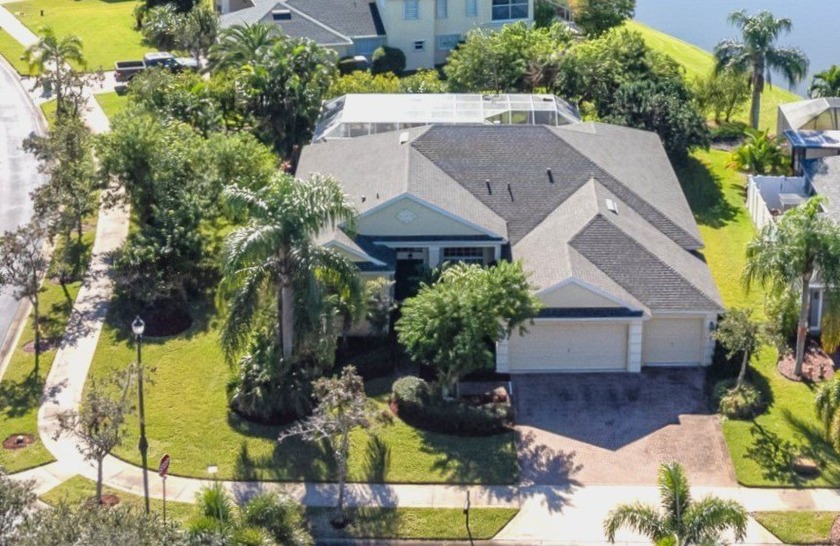 This spacious 4/3/3 pool home on a corner lot is move-in ready - Beach Home for sale in Rockledge, Florida on Beachhouse.com