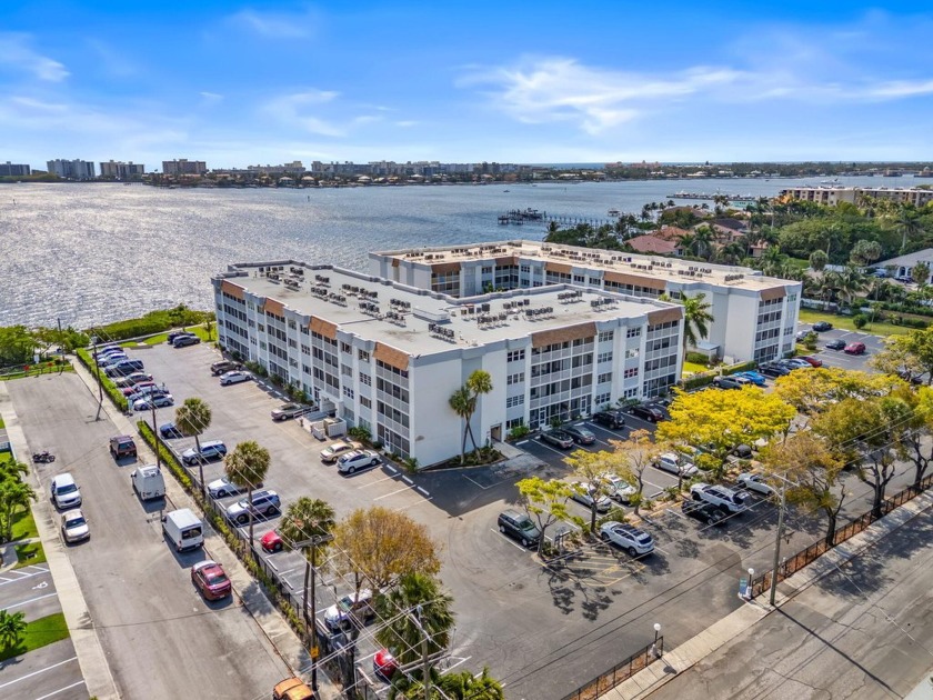 Welcome to easy Intracoastal living in this charming 55+ - Beach Condo for sale in Lake Worth Beach, Florida on Beachhouse.com