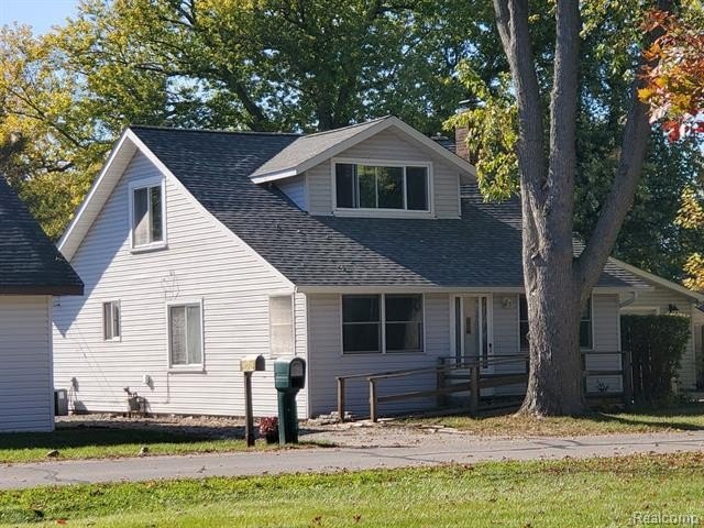 Welcome to your perfect lake cottage retreat in the sought-after - Beach Home for sale in Monroe, Michigan on Beachhouse.com