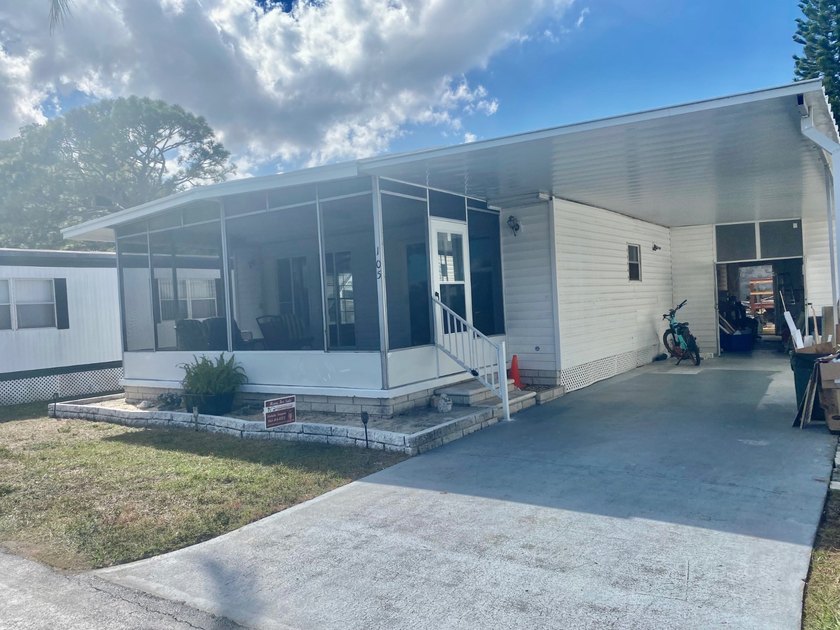 NEWLY RENOVATED HOME THROUGHOUT!!! HOME BUILT IN 1980 IT HAS - Beach Home for sale in Tarpon Springs, Florida on Beachhouse.com