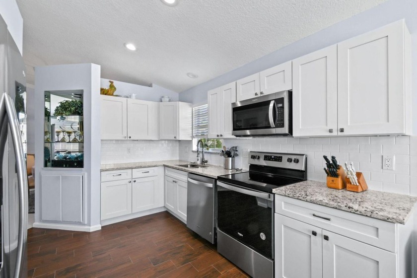 Best deal around!!!!! Beautiful second floor unit with over 2 - Beach Condo for sale in Palm Beach Gardens, Florida on Beachhouse.com