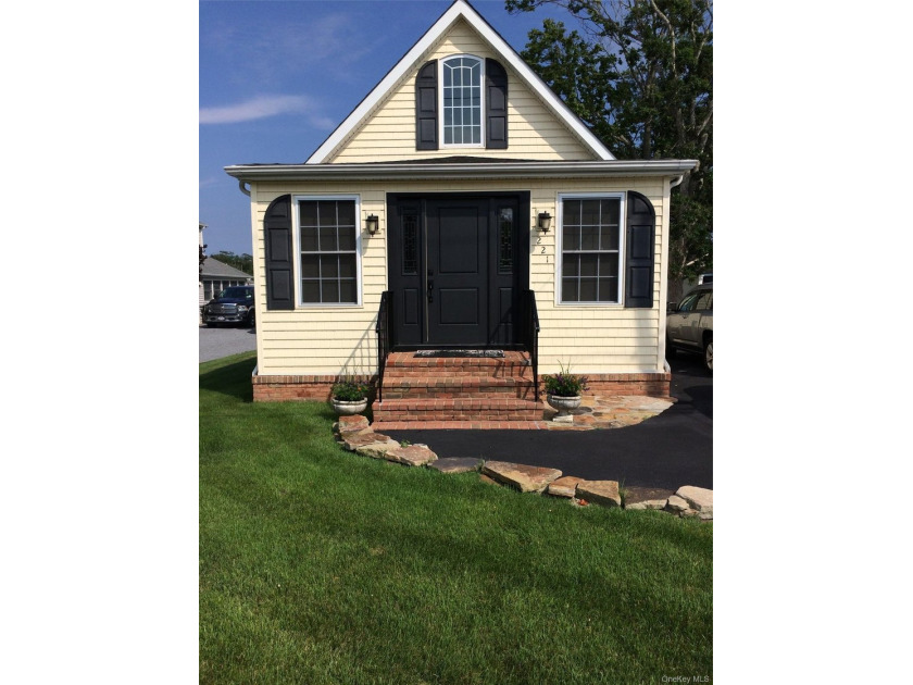 Miramar Beach Community Home Welcome to your coastal retreat! - Beach Home for sale in East Patchogue, New York on Beachhouse.com