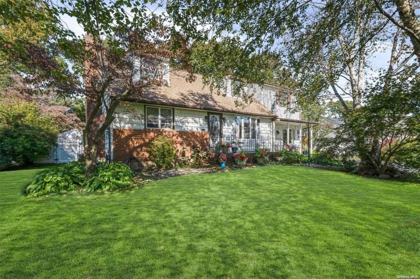 Welcome Home this exceptional expanded Cape Cod-style retreat - Beach Home for sale in West Islip, New York on Beachhouse.com