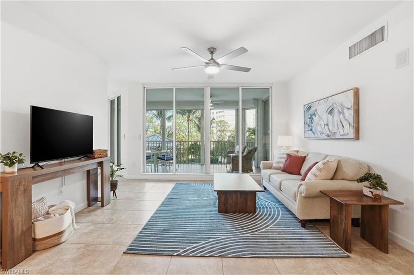 WALKING DISTANCE TO THE BEACH & SUNSETS ALL YEAR ROUND! Discover - Beach Condo for sale in Naples, Florida on Beachhouse.com