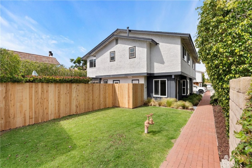 Discover the perfect blend of comfort, style, and convenience at - Beach Home for sale in Costa Mesa, California on Beachhouse.com