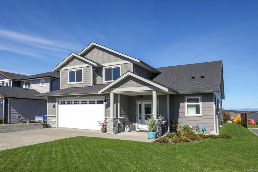 Welcome to 3311 Eagleview Crescent, This stunning two-story home - Beach Home for sale in Courtenay,  on Beachhouse.com