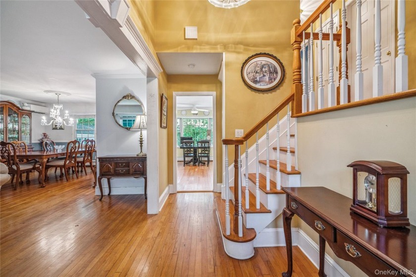 Welcome to 324 Plymouth Avenue located in the highly desirable - Beach Home for sale in Brightwaters, New York on Beachhouse.com