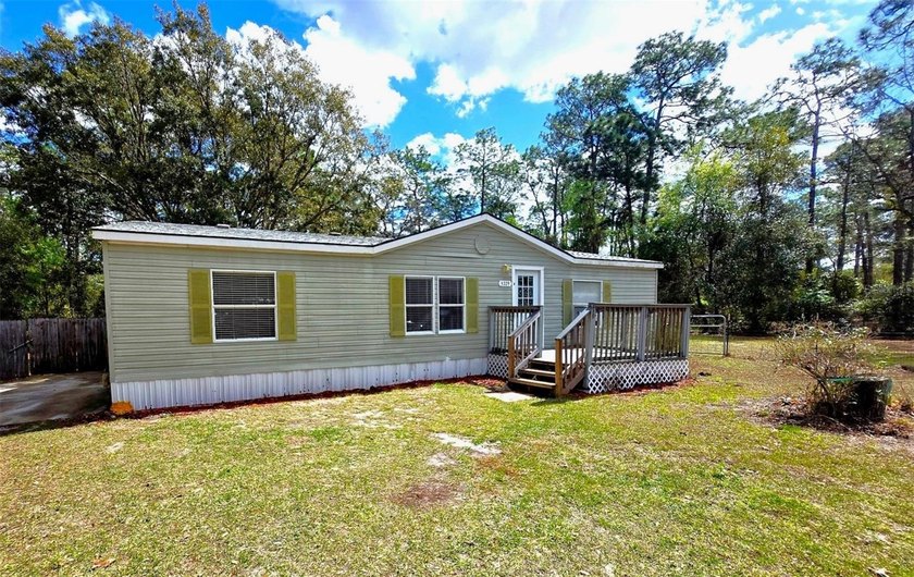 Opportunity knocks in Homosassa! This 3-bedroom, 2-bath - Beach Home for sale in Homosassa, Florida on Beachhouse.com