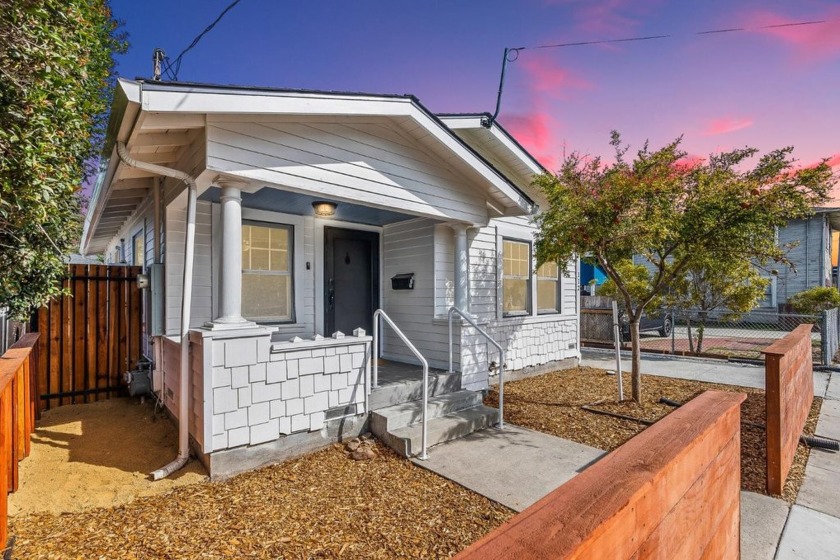 Charming beach bungalow nestled in the heart of Santa Cruz! This - Beach Home for sale in Santa Cruz, California on Beachhouse.com