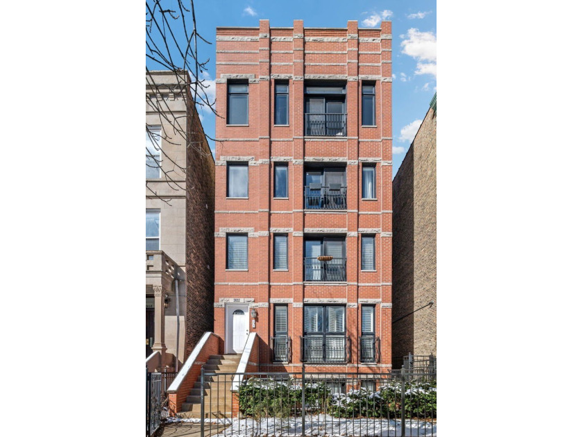 ***MULTIPLE OFFERS RECEIVED. HIGHEST & BEST CALLED FOR BY MONDAY - Beach Condo for sale in Chicago, Illinois on Beachhouse.com