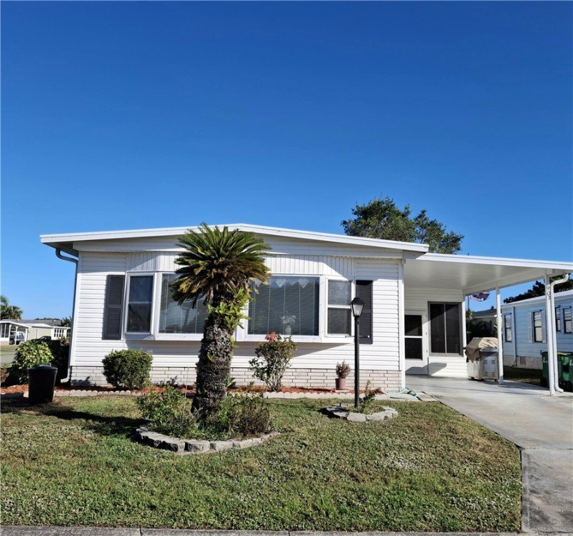 One of the few 3 bedrooms home on the market. Kitchen custom - Beach Home for sale in Barefoot Bay, Florida on Beachhouse.com