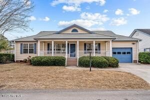 Discover your perfect coastal retreat in this charming 2-bedroom - Beach Home for sale in Calabash, North Carolina on Beachhouse.com