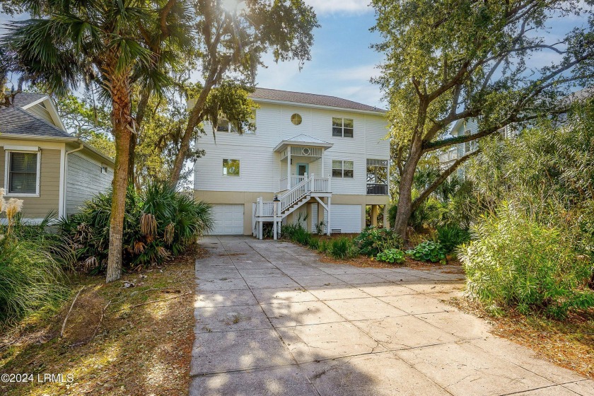 Situated on Ocean Creek Blvd, this delightful residence features - Beach Home for sale in Fripp Island, South Carolina on Beachhouse.com