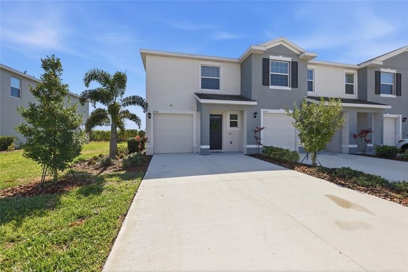 End-unit 3-bedroom 2.5 bath townhouse in Star Farms at Lakewood - Beach Townhome/Townhouse for sale in Bradenton, Florida on Beachhouse.com
