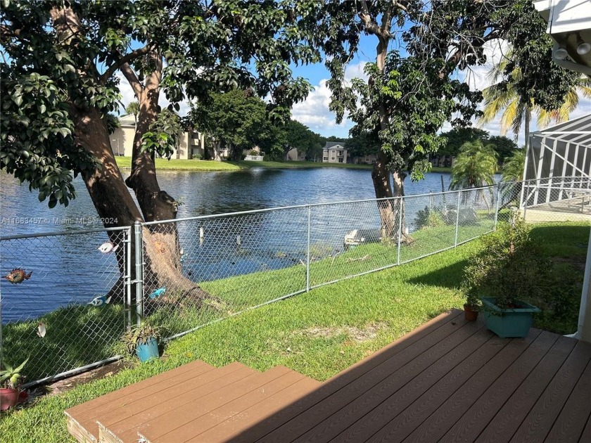 Lakefront, 4 Bedroom, 2 Bath, 2 Car Garage, Huge Family Room - Beach Home for sale in Pembroke Pines, Florida on Beachhouse.com