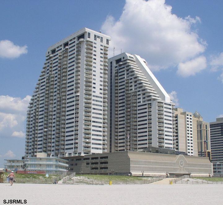 Located on the 30th floor, this 2-bedroom, 2-bathroom condo - Beach Condo for sale in Atlantic City, New Jersey on Beachhouse.com