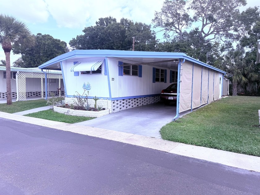 Impeccable deal!  55 plus park   2 years on new roof   Ac - Beach Home for sale in Largo, Florida on Beachhouse.com