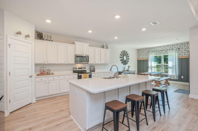 Under contract accepting back-up offers!Just 20 minutes from the - Beach Home for sale in Freeport, Florida on Beachhouse.com