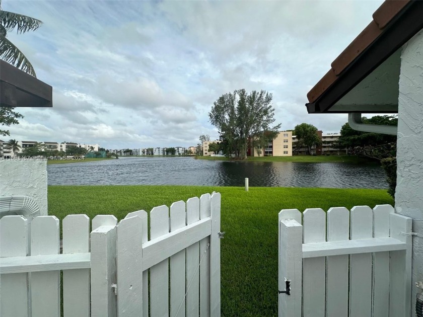 Single story 2-bedroom Townhouse, rare find. Spacious living and - Beach Townhome/Townhouse for sale in Miami, Florida on Beachhouse.com