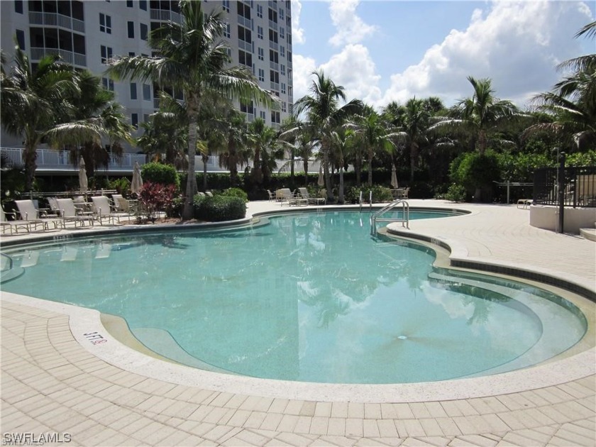 This beautiful 5th floor condo with wonderful views is priced to - Beach Condo for sale in Fort Myers Beach, Florida on Beachhouse.com