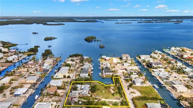 GULF ACCESS ESTATE PARCEL - 1.26 ACRES: Potential to divide into - Beach Home for sale in Fort Myers Beach, Florida on Beachhouse.com