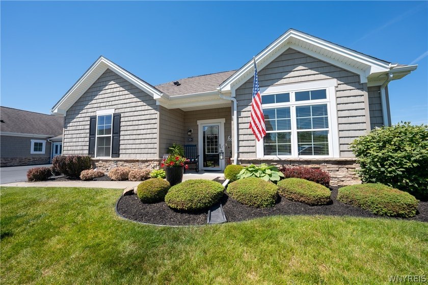 Immaculate, move-in ready patio home located at the Villas of - Beach Home for sale in Hamburg, New York on Beachhouse.com
