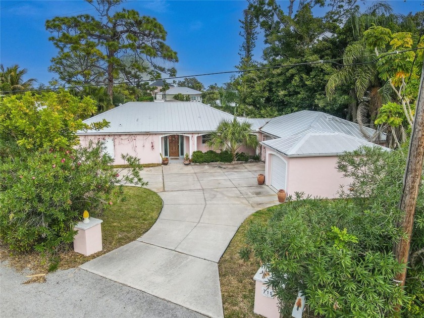 WATERFRONT...!!From the sun-shaded front door to the - Beach Home for sale in Bradenton, Florida on Beachhouse.com