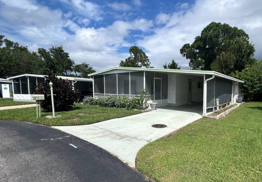 This 2 bedroom, 2 bath home offers a comfortable and affordable - Beach Home for sale in Edgewater, Florida on Beachhouse.com