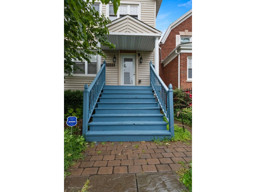 **ASSUMABLE MORTGAGE!** 4 bed and 4 full bath, solid brick - Beach Home for sale in Chicago, Illinois on Beachhouse.com