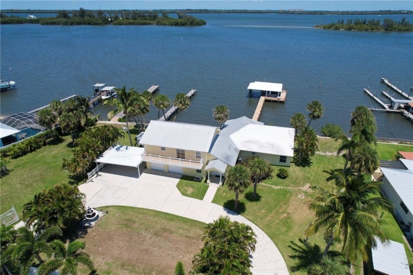 Directly on the river, this property offers breathtaking views - Beach Home for sale in Grant Valkaria, Florida on Beachhouse.com