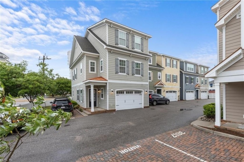 Picture-perfect end unit, town-style 3 story condo directly - Beach Home for sale in Virginia Beach, Virginia on Beachhouse.com