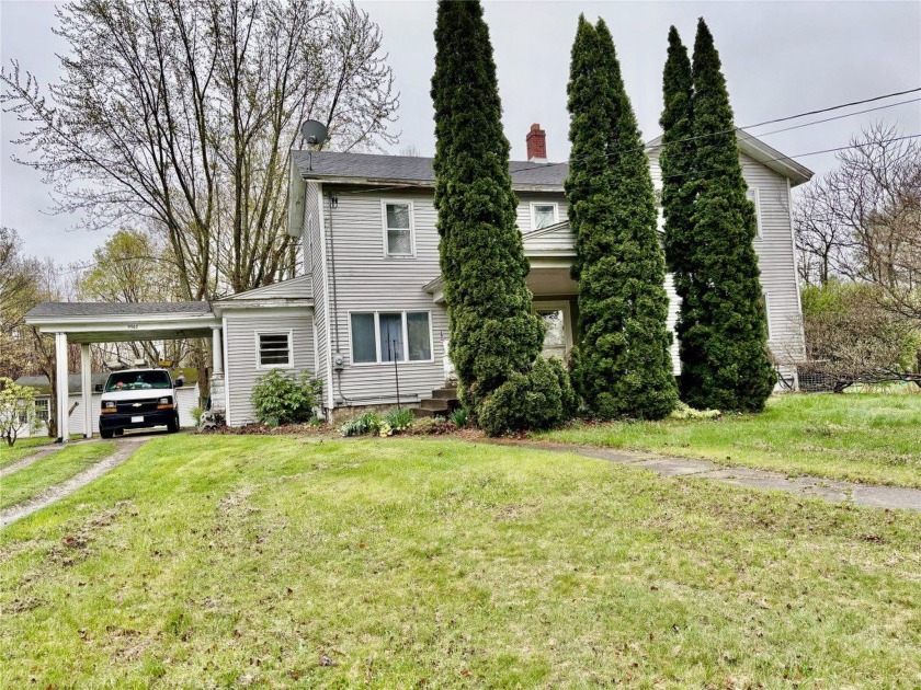 Lake City home offering over 2100 sqft of living! The layout - Beach Home for sale in Lake City, Pennsylvania on Beachhouse.com