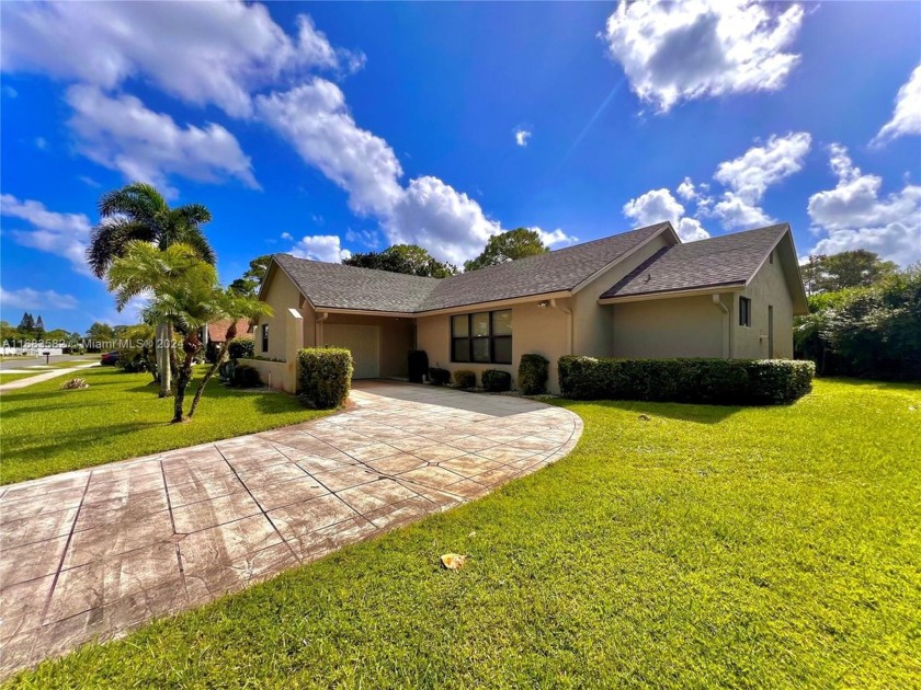 We present to you a jewel of unique finishes and integrated - Beach Home for sale in Lake Worth, Florida on Beachhouse.com