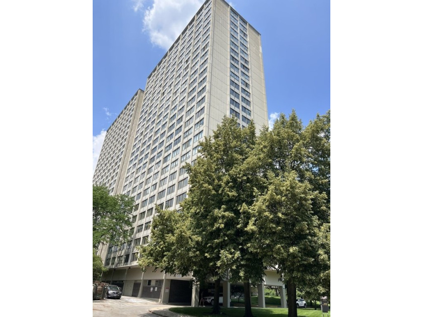 Beautifully rehabbed two bedroom condo with an amazing lakefront - Beach Home for sale in Chicago, Illinois on Beachhouse.com