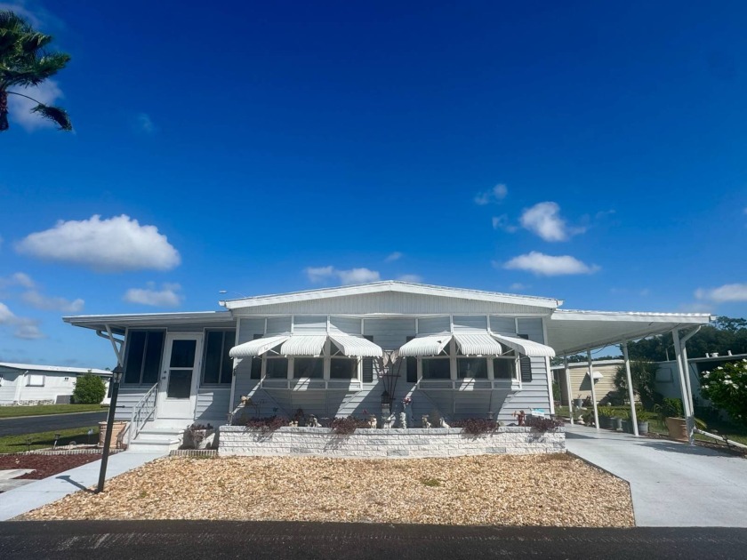 This spacious 1,272 sq. ft. home offers 3 bedrooms and 2 - Beach Home for sale in Bradenton, Florida on Beachhouse.com