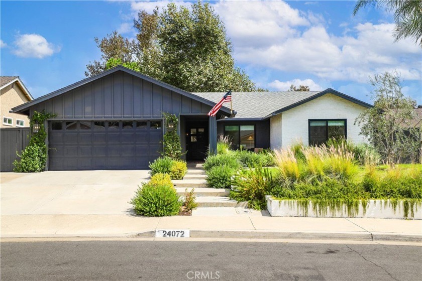 Welcome to 24072 Oro Grande Lane.  Nestled in a calm and - Beach Home for sale in Mission Viejo, California on Beachhouse.com