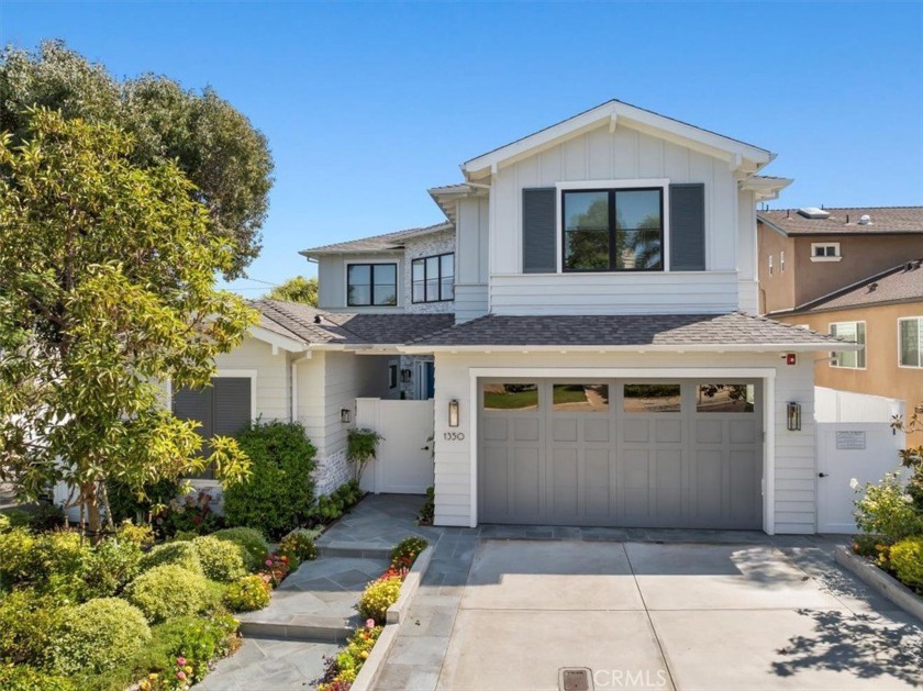 Captivating corner curb appeal is the first impression you'll - Beach Home for sale in Manhattan Beach, California on Beachhouse.com