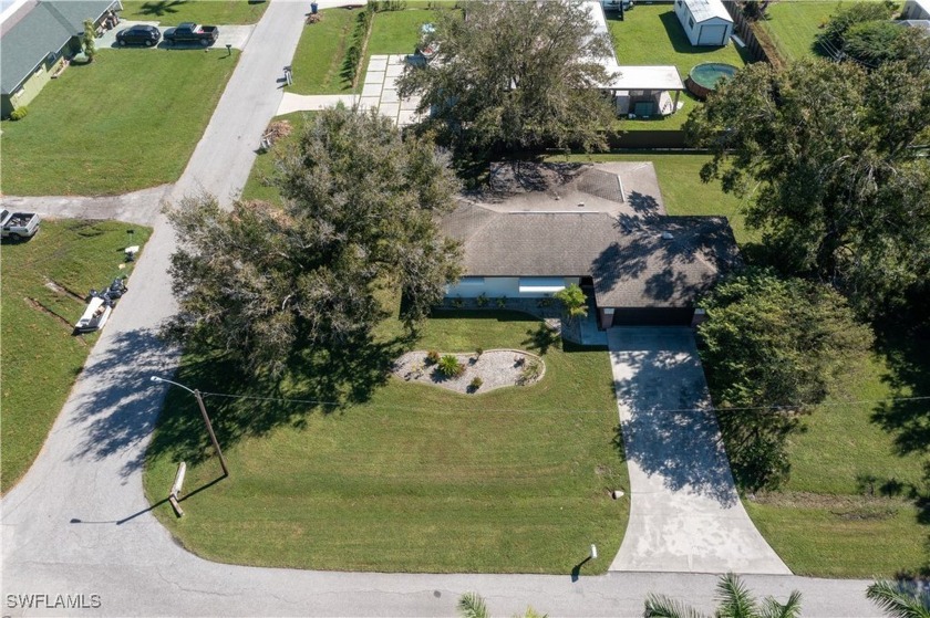 Charming Remodeled Home on Corner Lot - Prime Location Near I-75 - Beach Home for sale in Fort Myers, Florida on Beachhouse.com