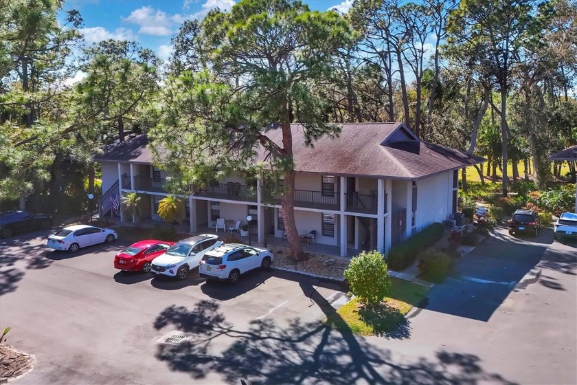 Enjoy a relaxed Florida lifestyle in this updated end unit condo - Beach Condo for sale in Sarasota, Florida on Beachhouse.com