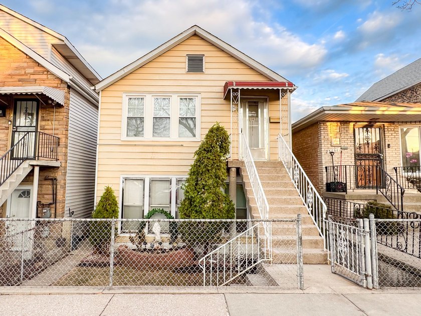 Solid 2-unit property located on a tree-lined street in the - Beach Home for sale in Chicago, Illinois on Beachhouse.com