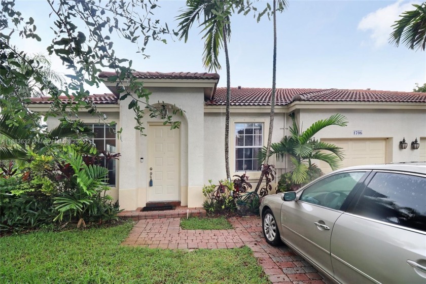 Presenting a one-of-a-kind spacious corner lot in the - Beach Townhome/Townhouse for sale in Pembroke Pines, Florida on Beachhouse.com