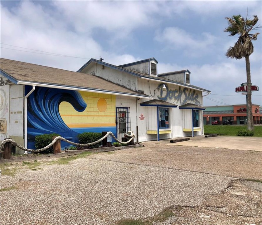 GREAT COMMERCIAL LOCATION in Flour Bluff! 6800sf of freeway - Beach Commercial for sale in Corpus Christi, Texas on Beachhouse.com