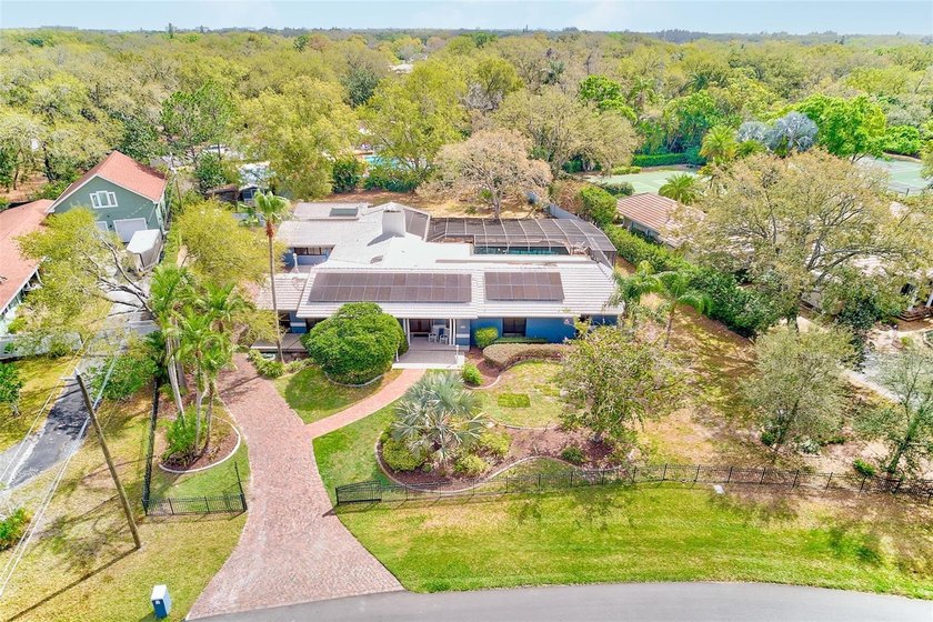Rare nearly one acre estate in the heart of Clearwater, this - Beach Home for sale in Clearwater, Florida on Beachhouse.com