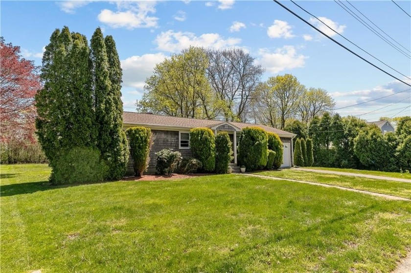 Centrally located (mid Island), this lovely two-bedroom home can - Beach Home for sale in Middletown, Rhode Island on Beachhouse.com