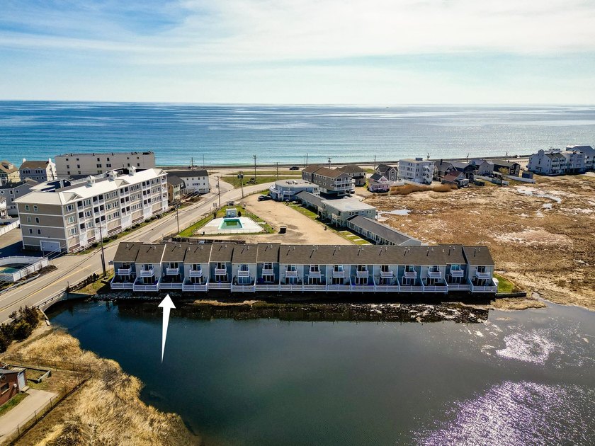 Thoughtfully updated coastal townhouse offering the perfect - Beach Condo for sale in Hampton, New Hampshire on Beachhouse.com