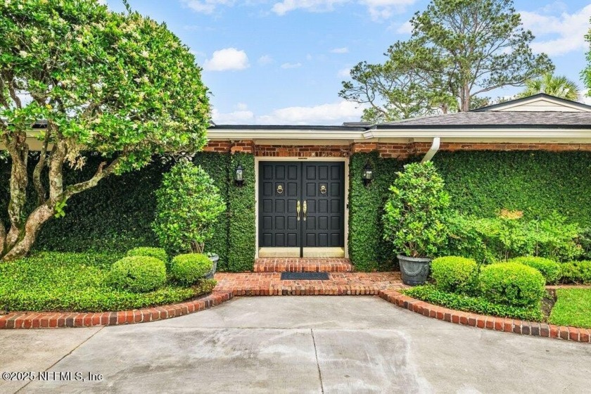 Breathtaking Riverfront Living! Experience luxury riverfront - Beach Home for sale in Jacksonville, Florida on Beachhouse.com