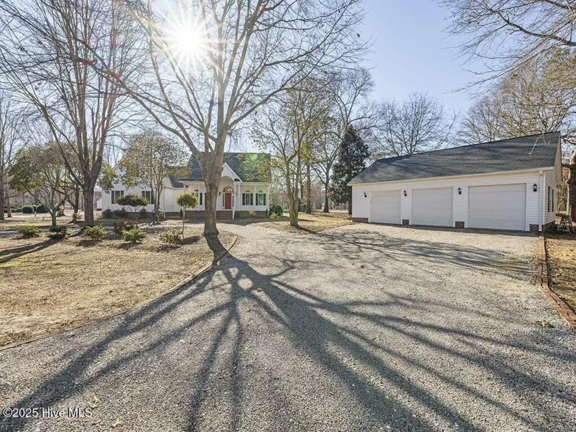 132 Lake Wood Drive is a rare find in Edenton. This gorgeous - Beach Home for sale in Edenton, North Carolina on Beachhouse.com